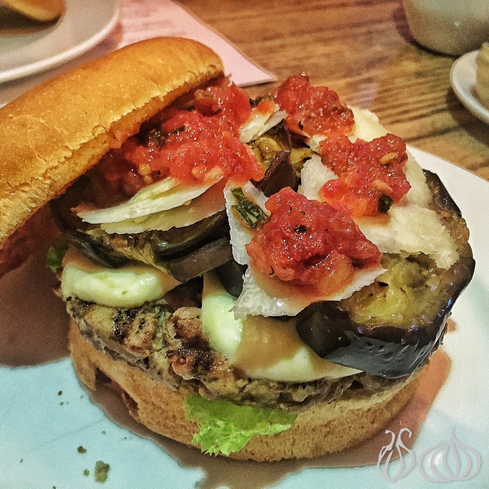 frosty-palace-burgers-sundae-beirut322015-09-27-07-44-29