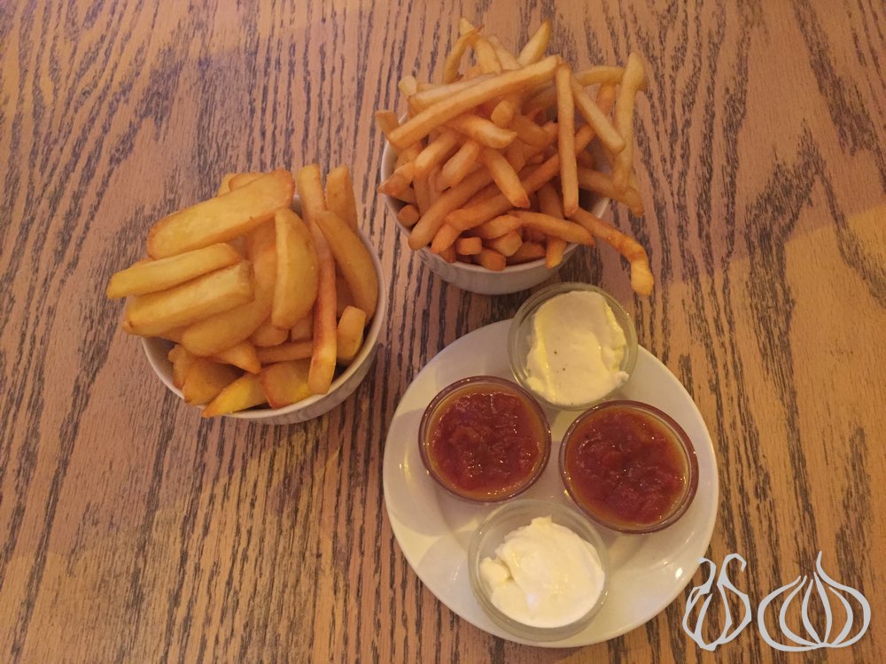 frosty-palace-burgers-sundae-beirut82015-09-27-07-41-50