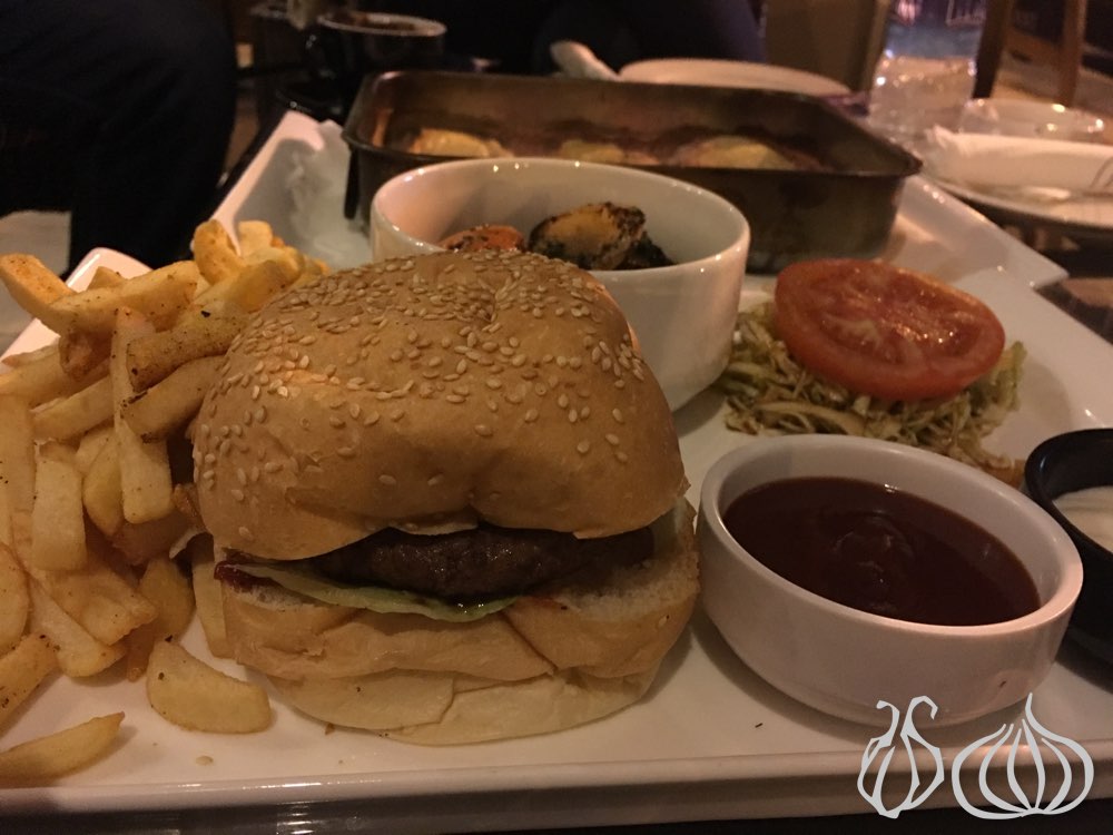 q-restaurant-camel-burger242016-06-13-04-09-05