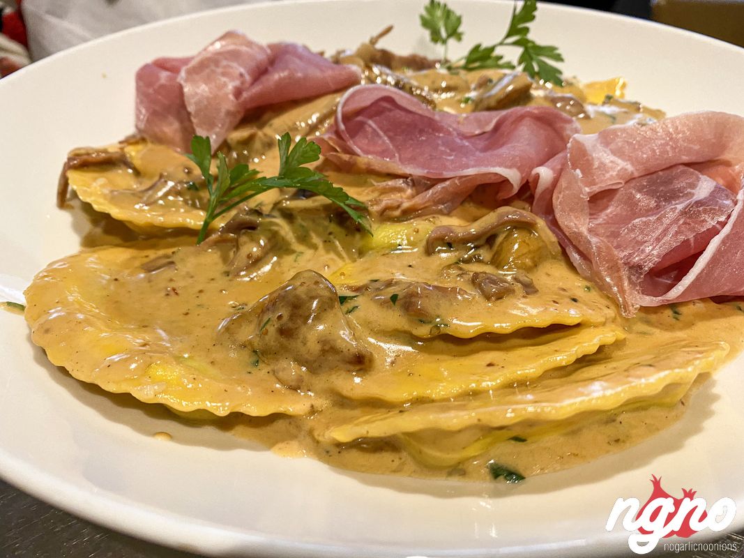 la-perla-italian-restaurant-paris-nogarlicnoonions-342019-11-22-10-09-32