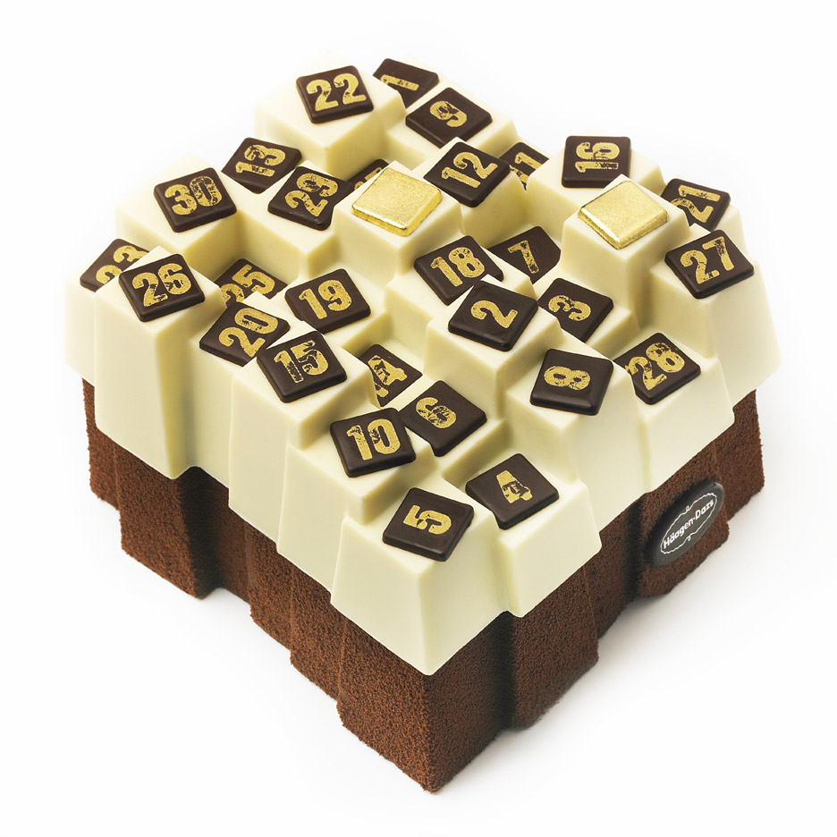 Haagen-Dazs_Christmas-Cakes_dezeen_936_1