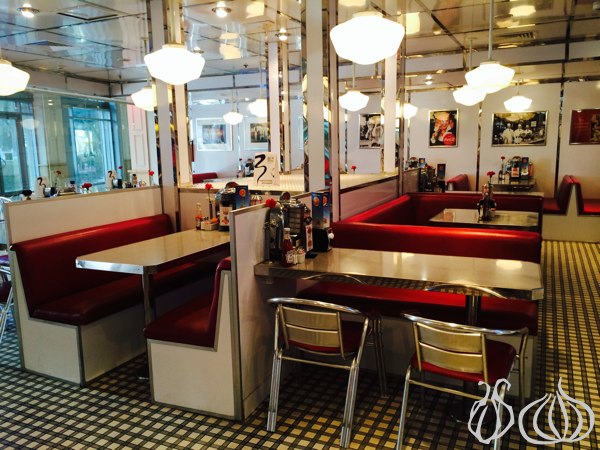 Johnny_Rockets_Hamburger_Dubai04